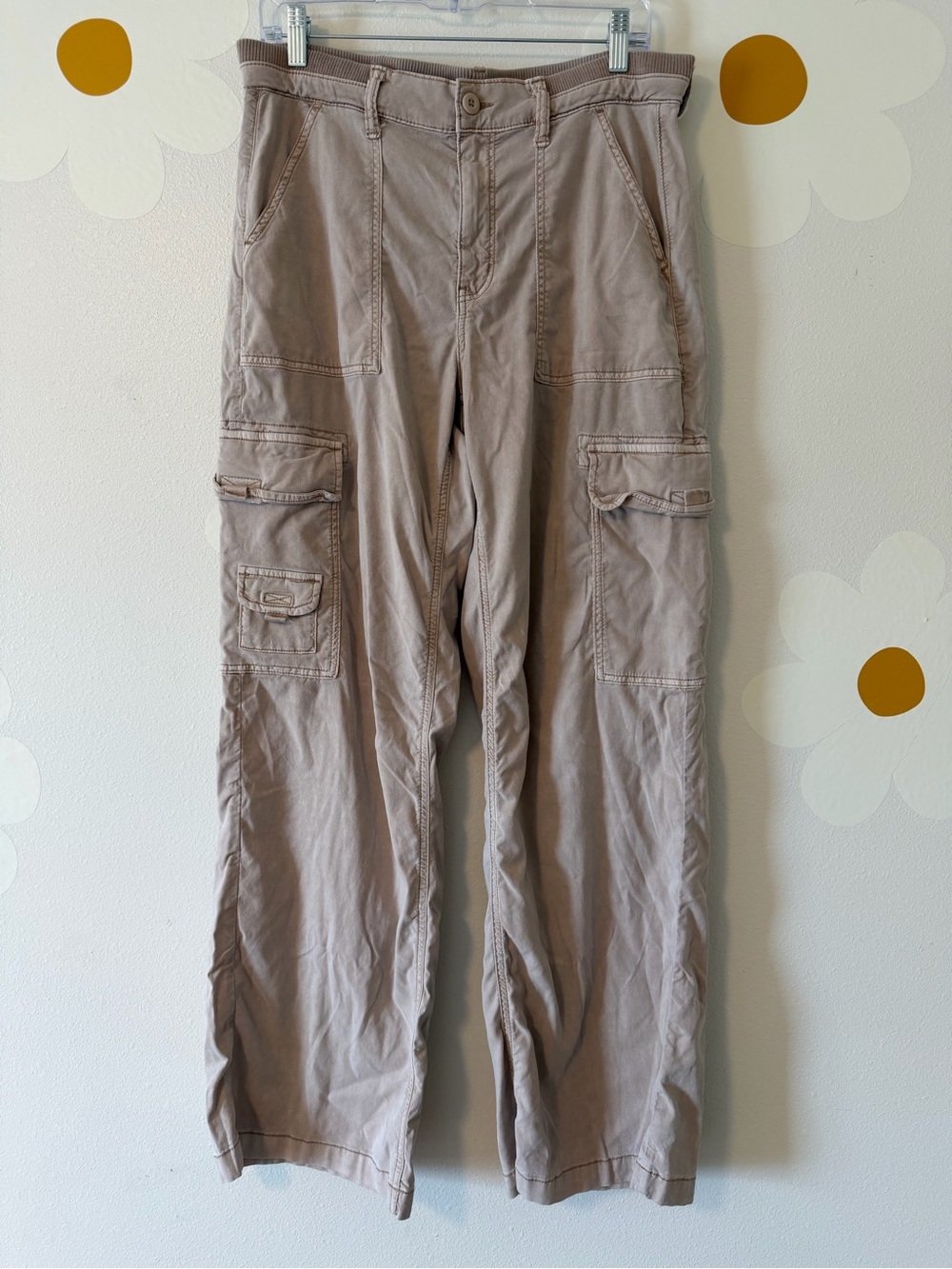 American Eagle Dreamy Drape Stretch Cargo Super High-Waisted Baggy Wide-Leg Pant - Picture 5 of 14